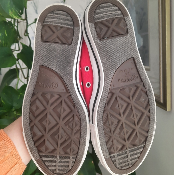 Unisex Converse size 6 MENS/8 WOMENS, Strawberry - Picture 4 of 5